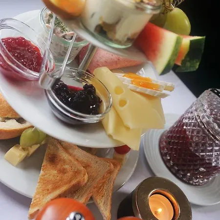 Hotel Pharos Zur Seeve 2*
